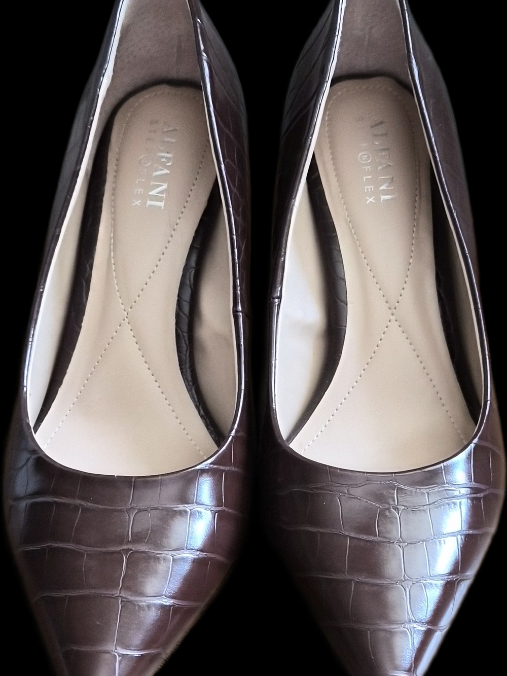 New Alfani brown croc-embossed pointed-toe